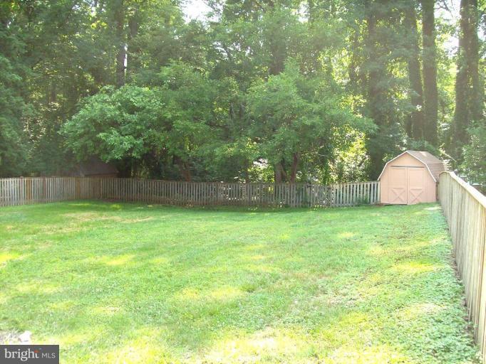 193 Circle Road Pasadena, MD 21122 - Photo 2 of 20 Back yard