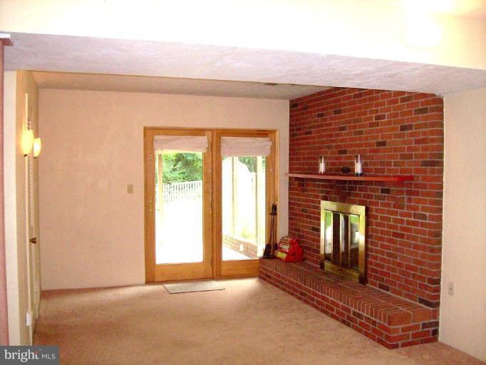 193 Circle Road Pasadena, MD 21122 - Photo 11 of 20 Family Room