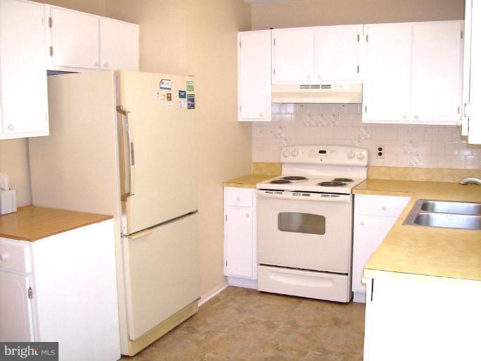 193 Circle Road Pasadena, MD 21122 - Photo 16 of 20 Kitchen #2