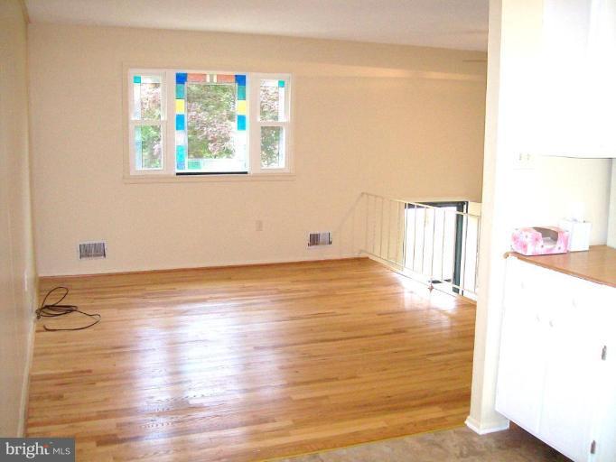 193 Circle Road Pasadena, MD 21122 - Photo 18 of 20 Living Room