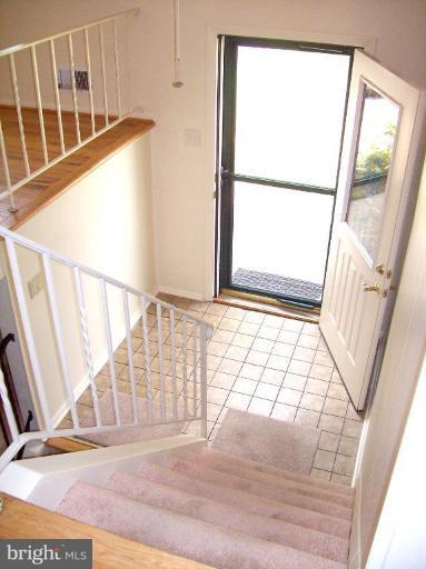 193 Circle Road Pasadena, MD 21122 - Photo 8 of 20 Entrance / Foyer