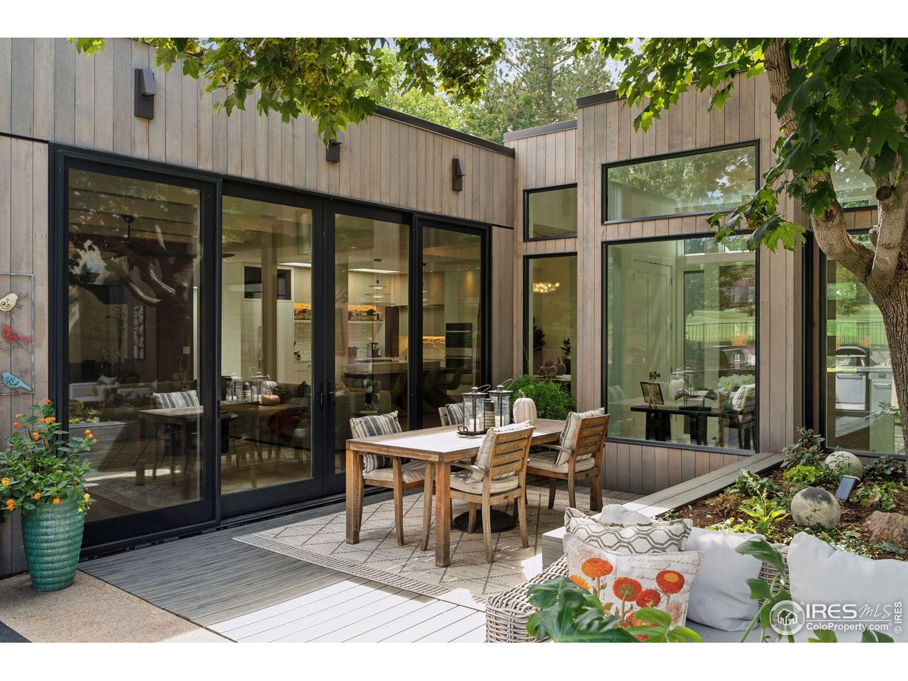 7323 Old Post Road Boulder, CO 80301 - Photo 19 of 40 Dining in courtyard
