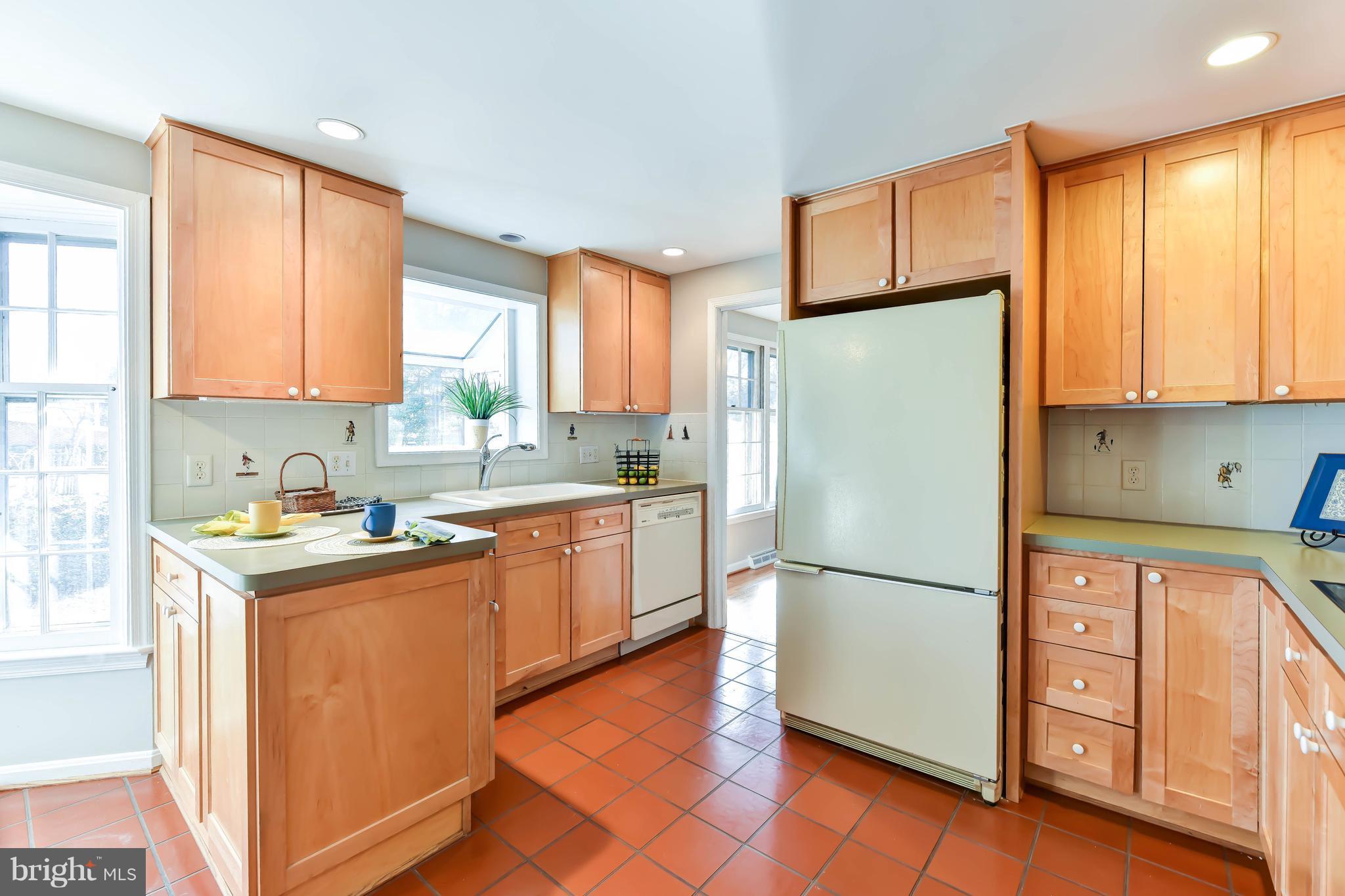 8707 Highgate Road Alexandria, VA 22308 - Photo 11 of 29 Kitchen