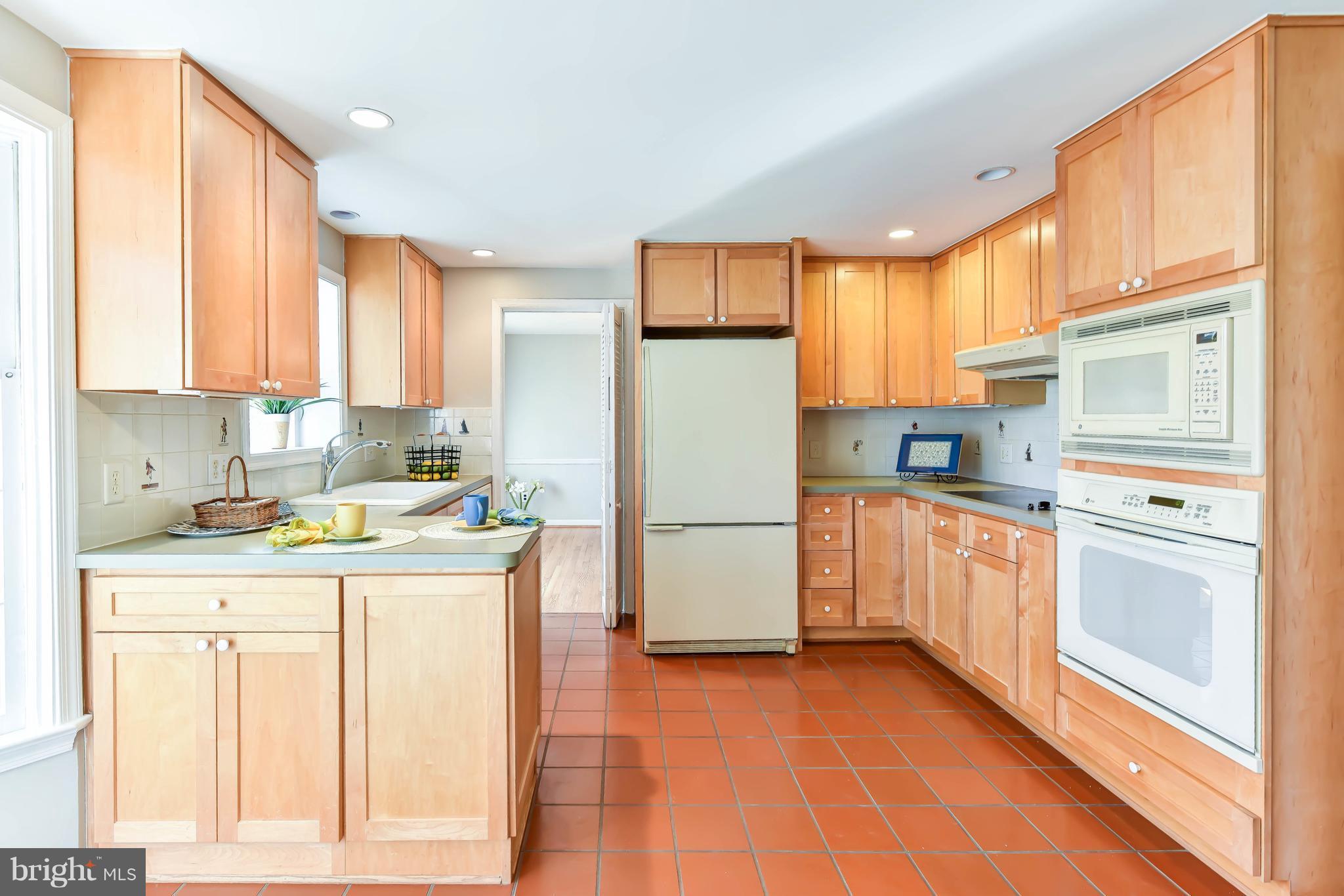 8707 Highgate Road Alexandria, VA 22308 - Photo 12 of 29 Kitchen