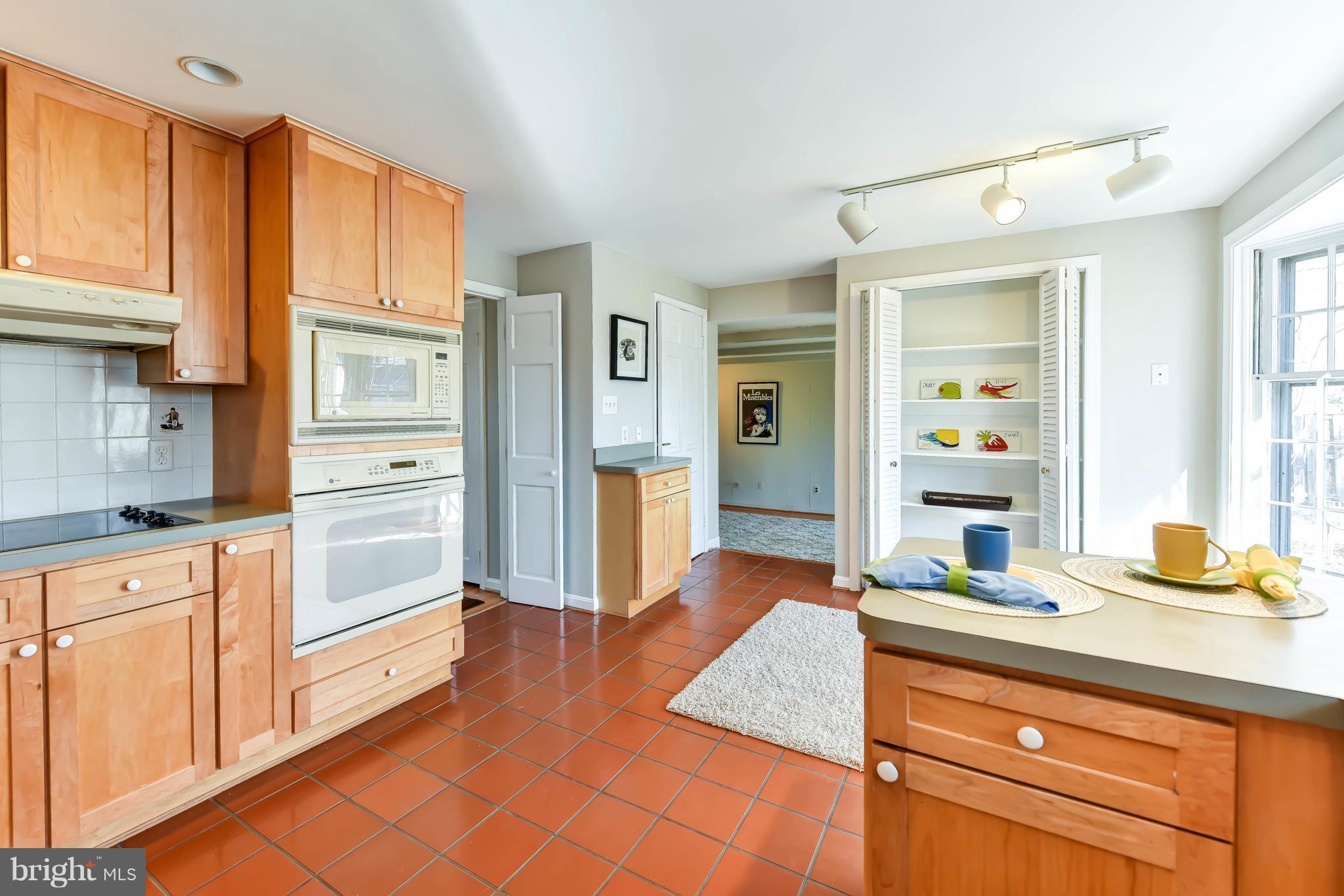 8707 Highgate Road Alexandria, VA 22308 - Photo 13 of 29 Kitchen