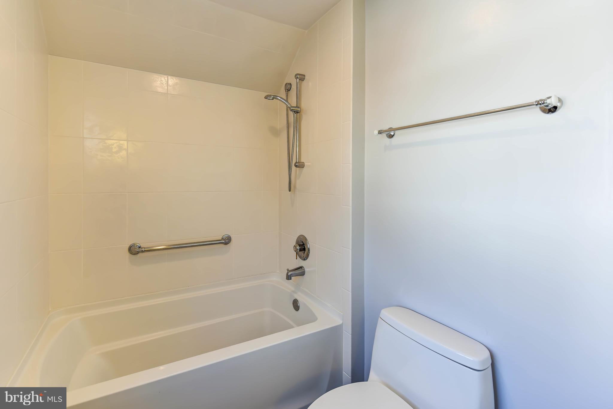 8707 Highgate Road Alexandria, VA 22308 - Photo 22 of 29 Bath (Master)