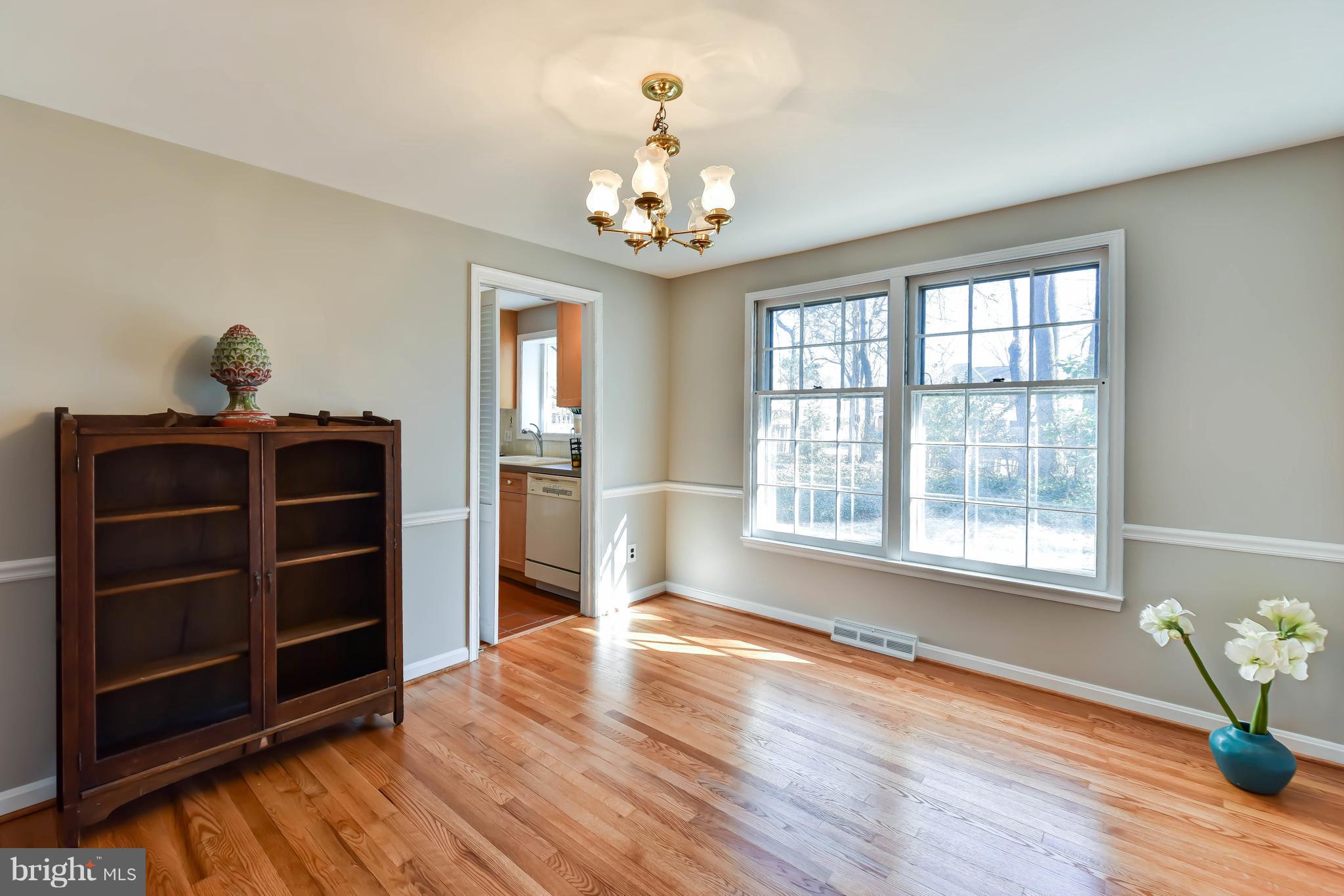 8707 Highgate Road Alexandria, VA 22308 - Photo 8 of 29 Dining Room
