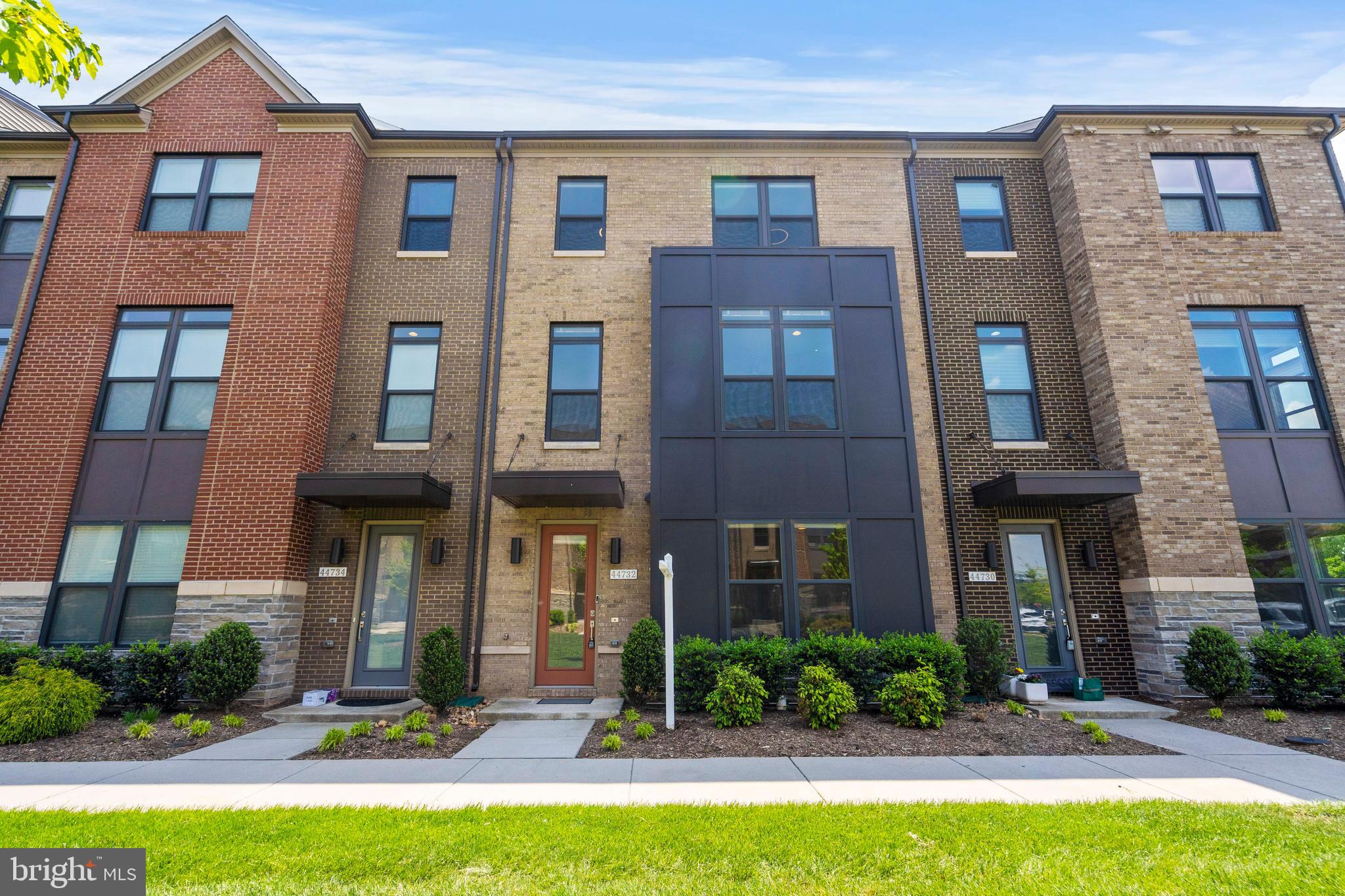 Luxury Living at 44732 Roosevelt Sq