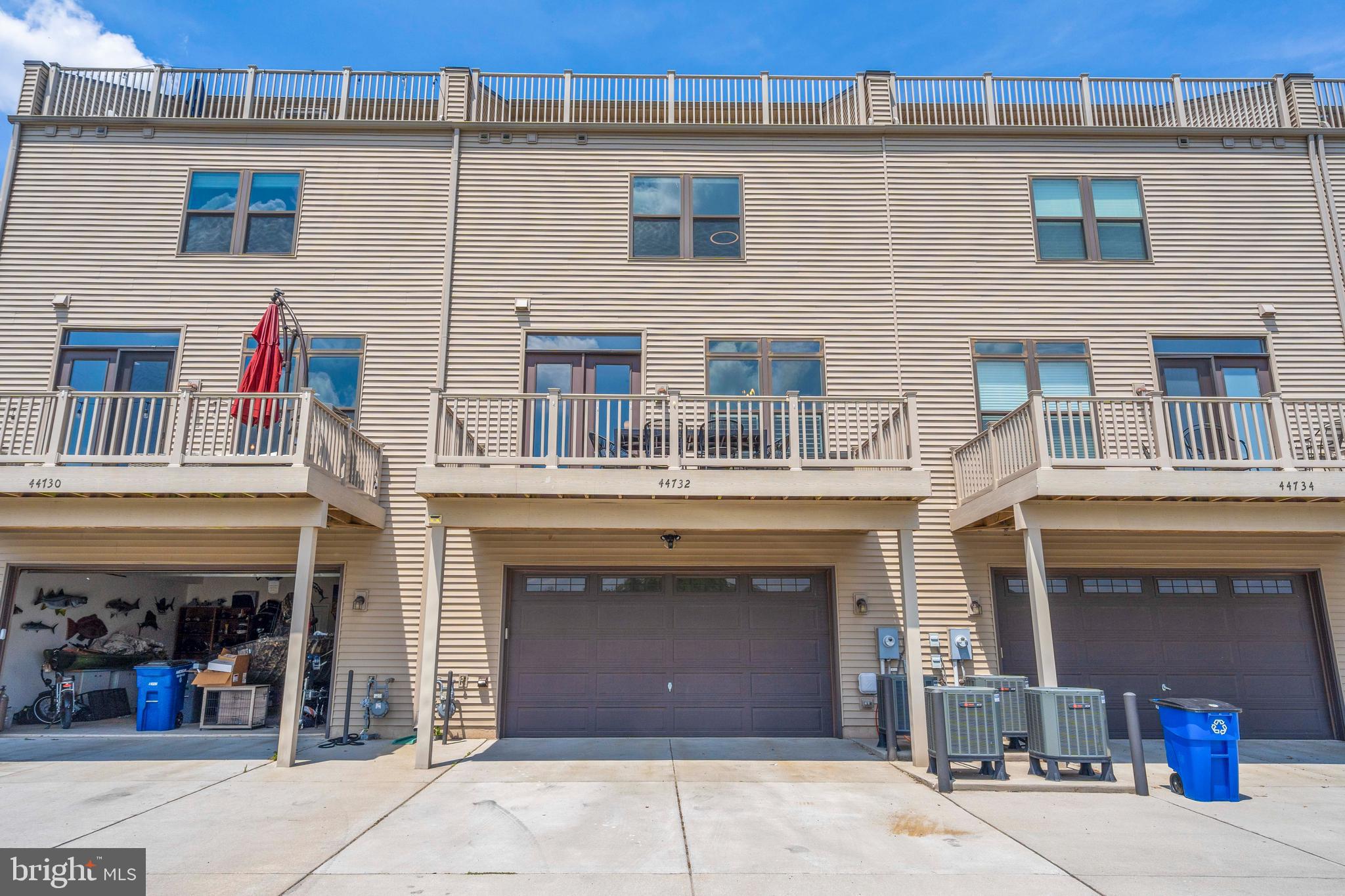 44732 Roosevelt Square Ashburn, VA 20147 - Photo 38 of 51 Huge 2-car garage & Driveway