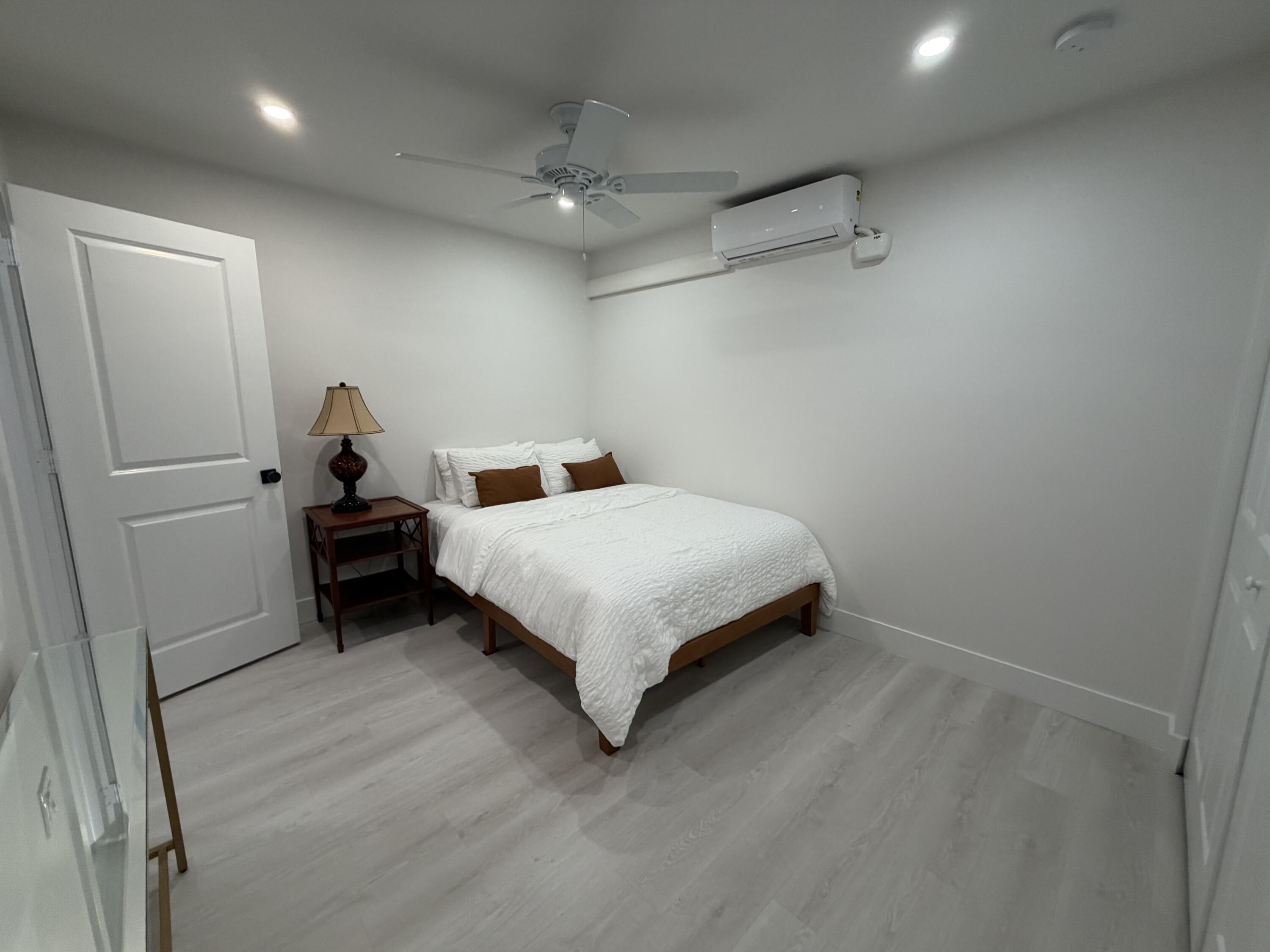 1279 Beach Road, Unit 3 West Palm Beach, FL 33404 - Photo 25 of 27 IMG_0571