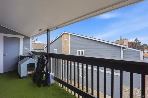 a view of a house with backyard and porch
