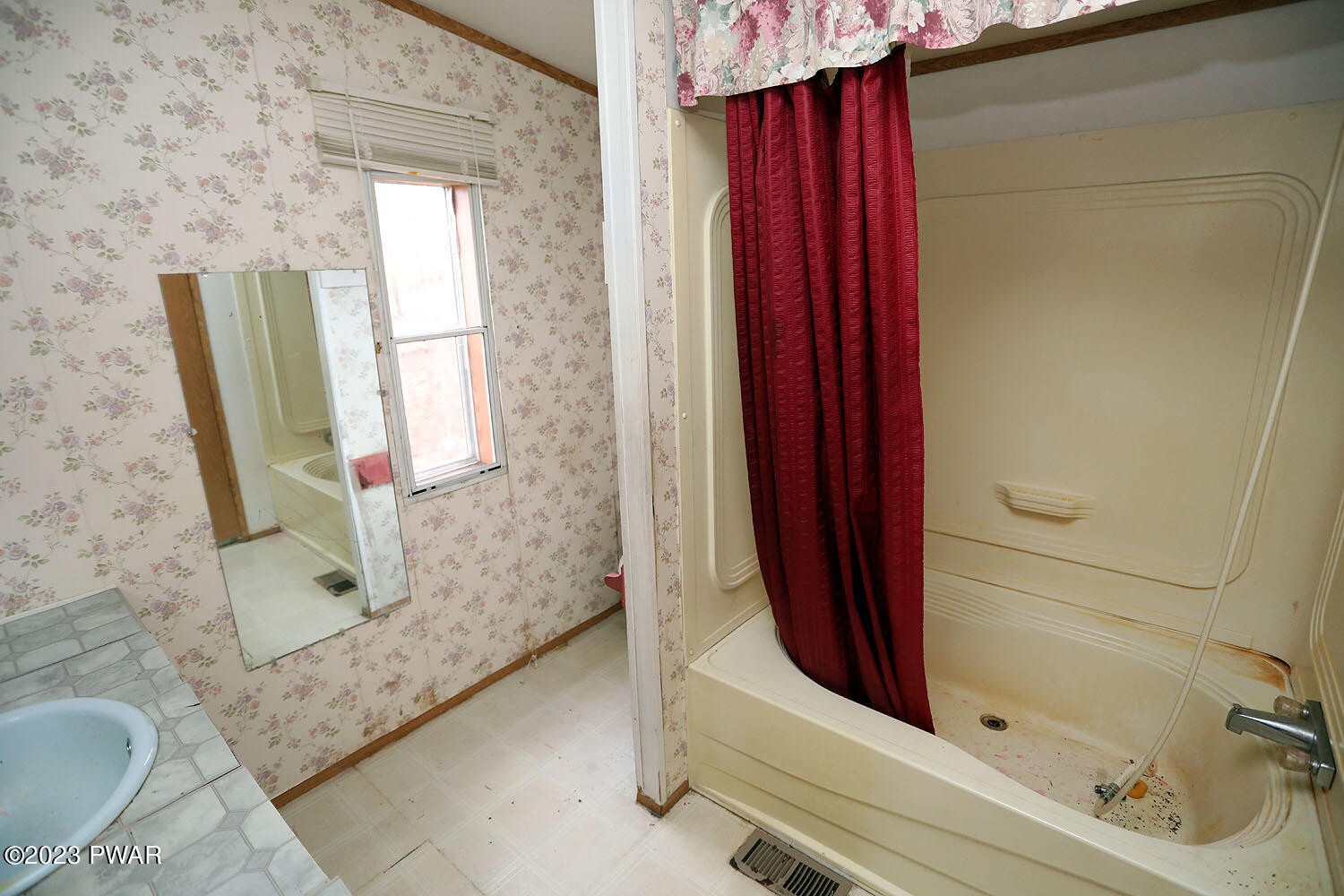 27 Smith Road Equinunk, PA 18417 - Photo 13 of 22 Primary bathroom