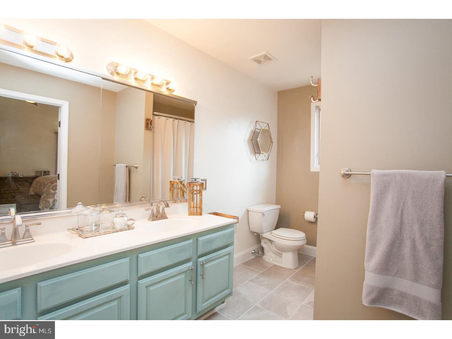 817 Crestview Road Philadelphia, PA 19128 - Photo 17 of 25