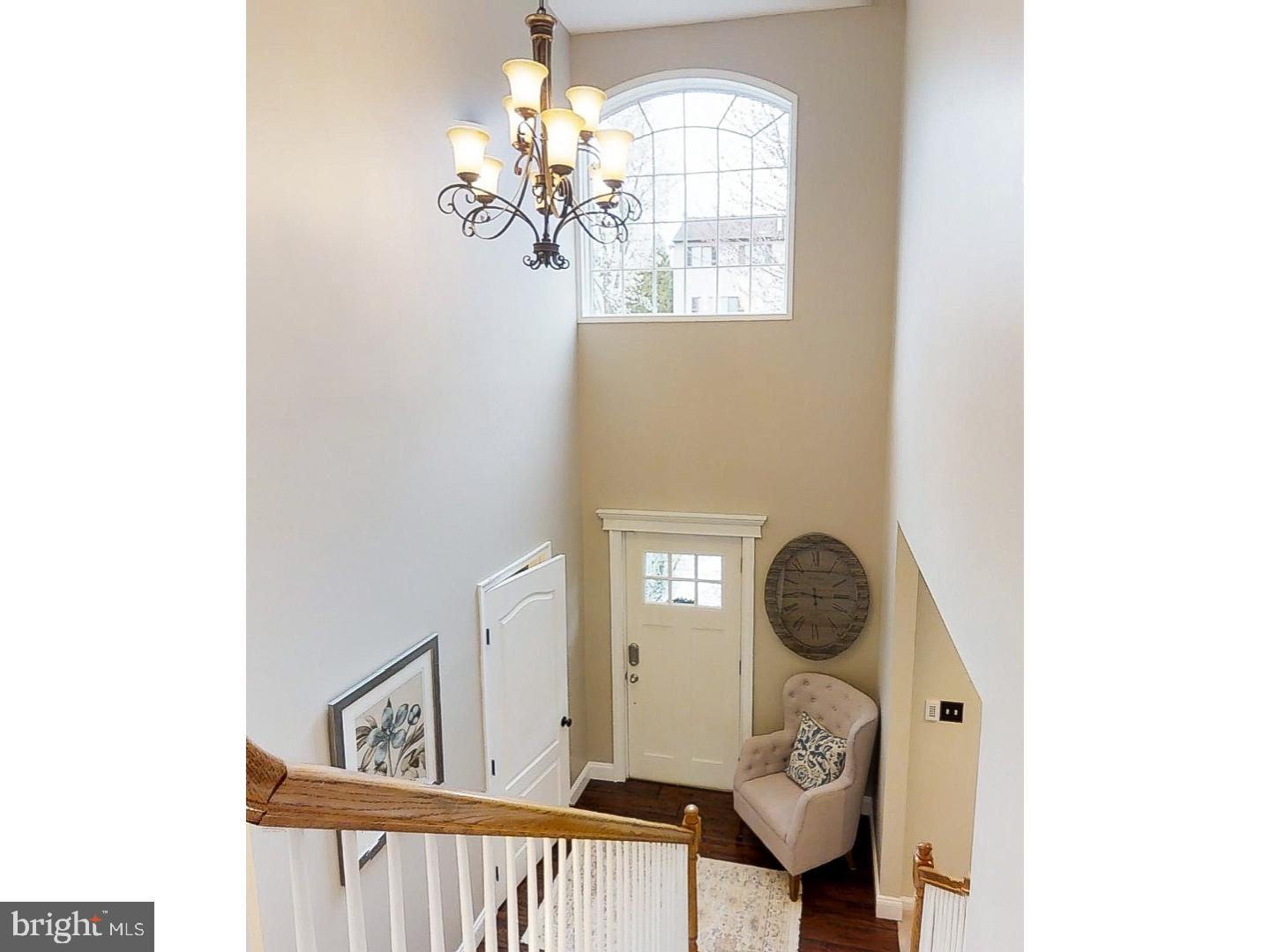 817 Crestview Road Philadelphia, PA 19128 - Photo 4 of 25