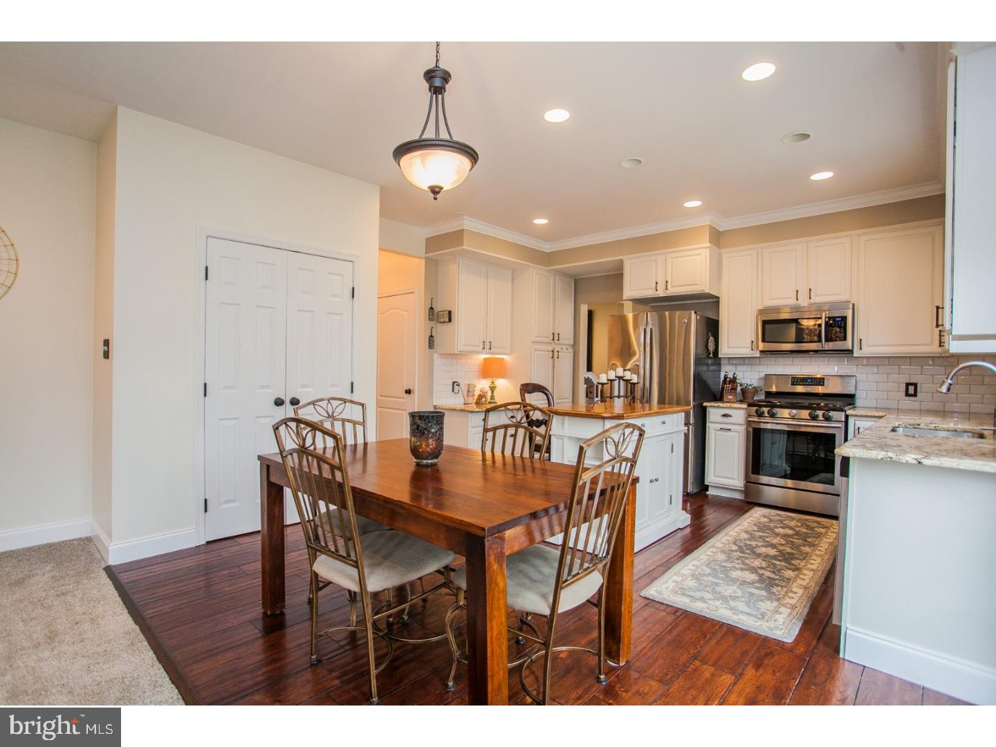 817 Crestview Road Philadelphia, PA 19128 - Photo 7 of 25