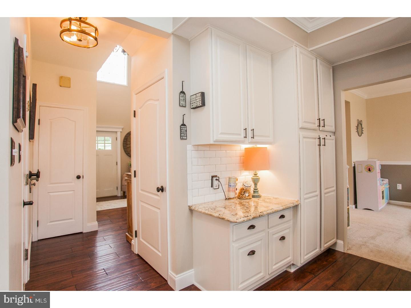 817 Crestview Road Philadelphia, PA 19128 - Photo 8 of 25