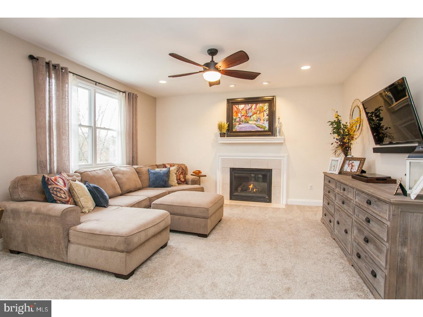 817 Crestview Road Philadelphia, PA 19128 - Photo 10 of 25