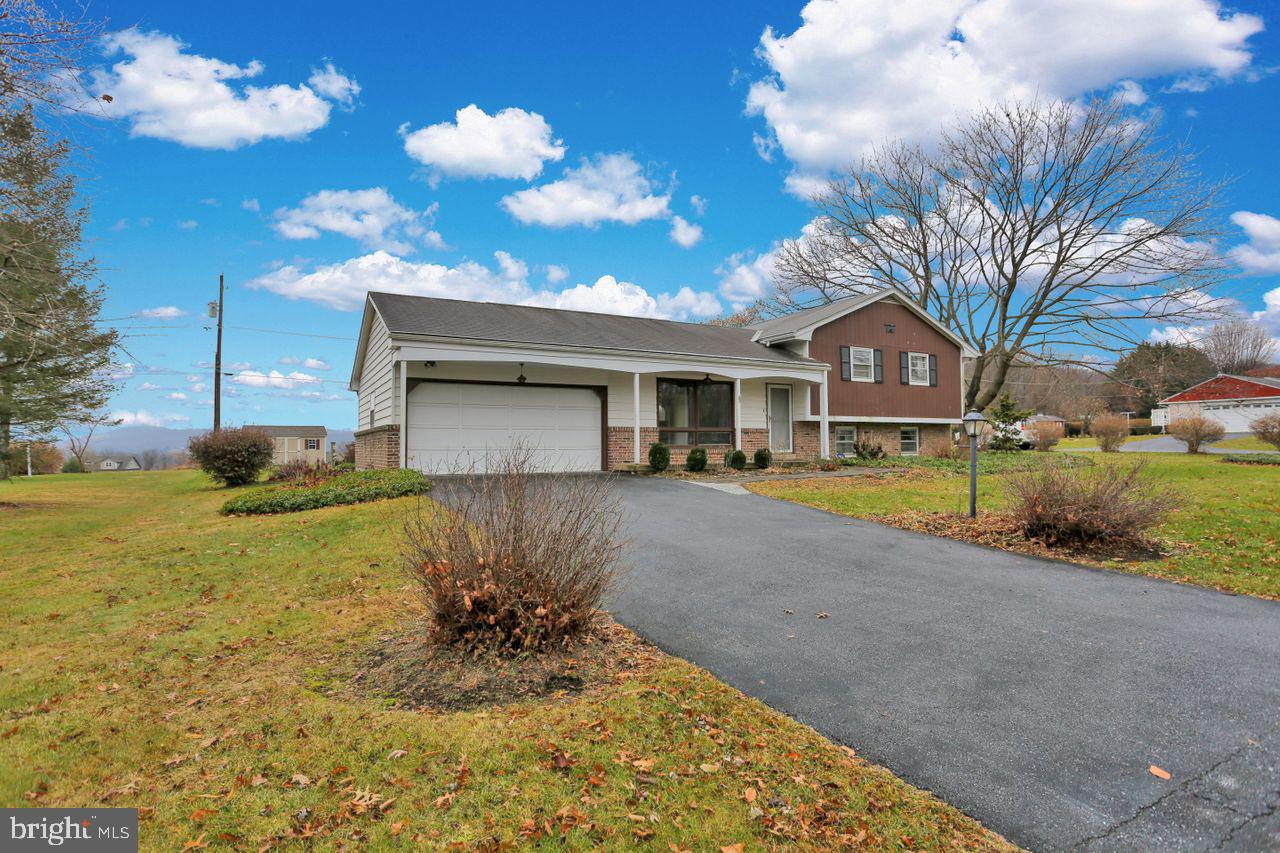 20 Mast Road Oley, PA 19547 - Photo 3 of 31 Garage and Driveway parking