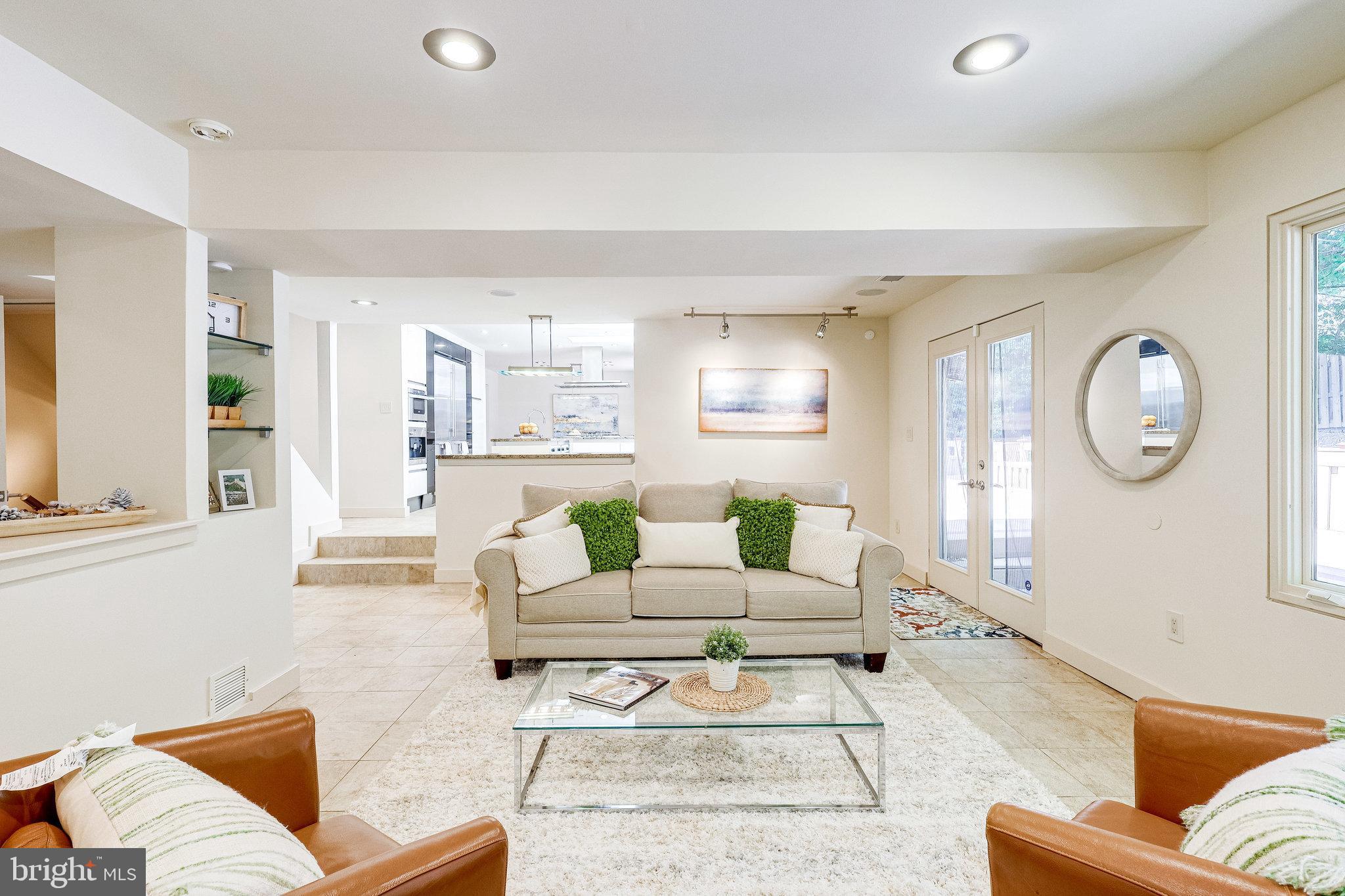 9300 Mac Swain Place Springfield, VA 22153 - Photo 12 of 47 Desk area with smart cord solutions