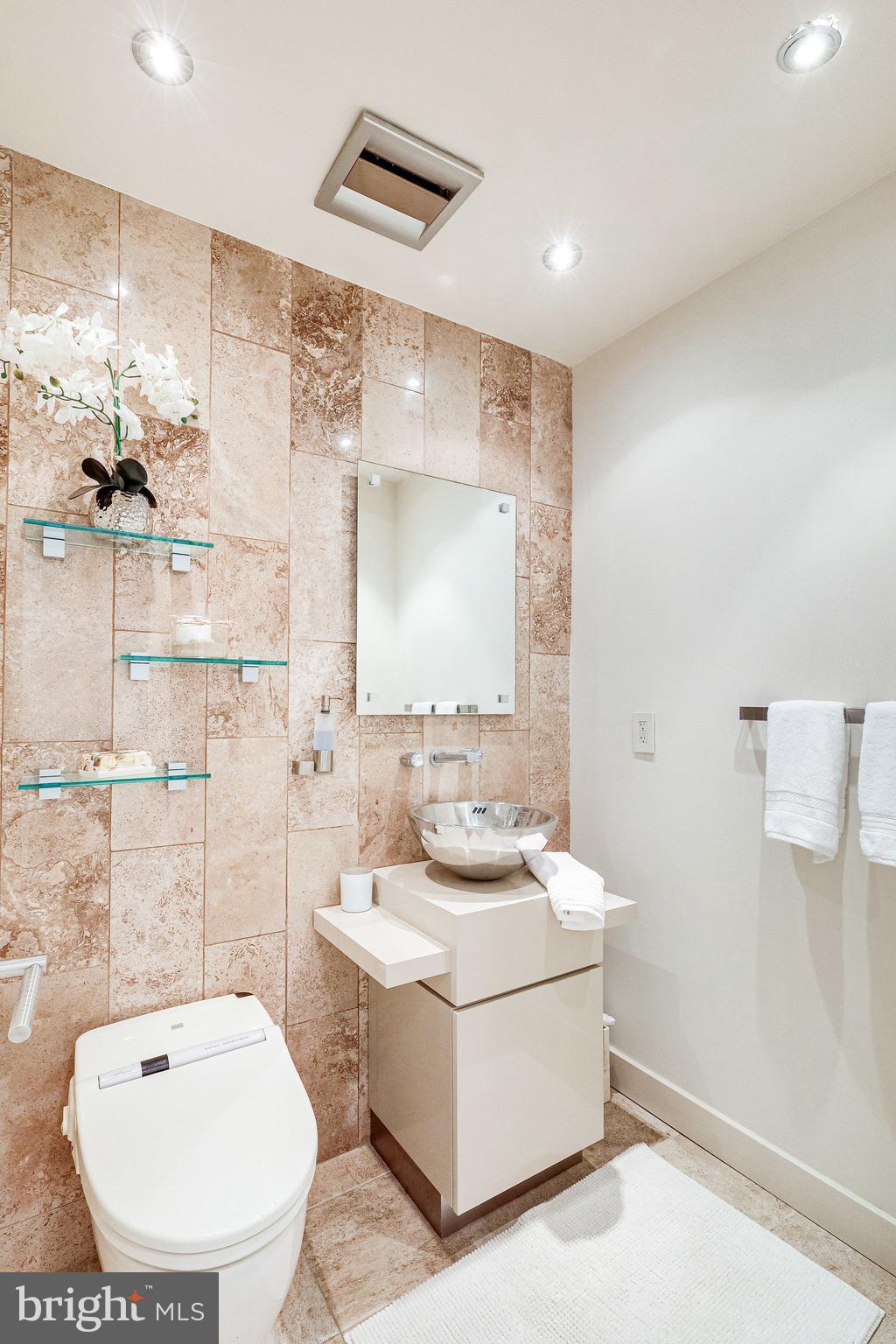 9300 Mac Swain Place Springfield, VA 22153 - Photo 18 of 47 Main Floor Half Bath