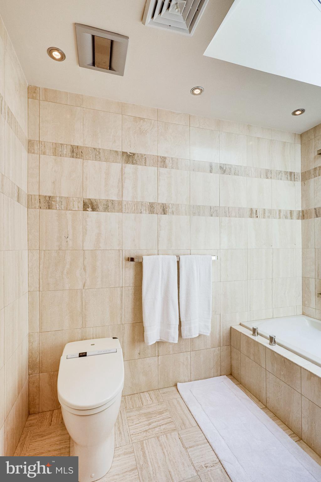 9300 Mac Swain Place Springfield, VA 22153 - Photo 25 of 47 Toto Commode