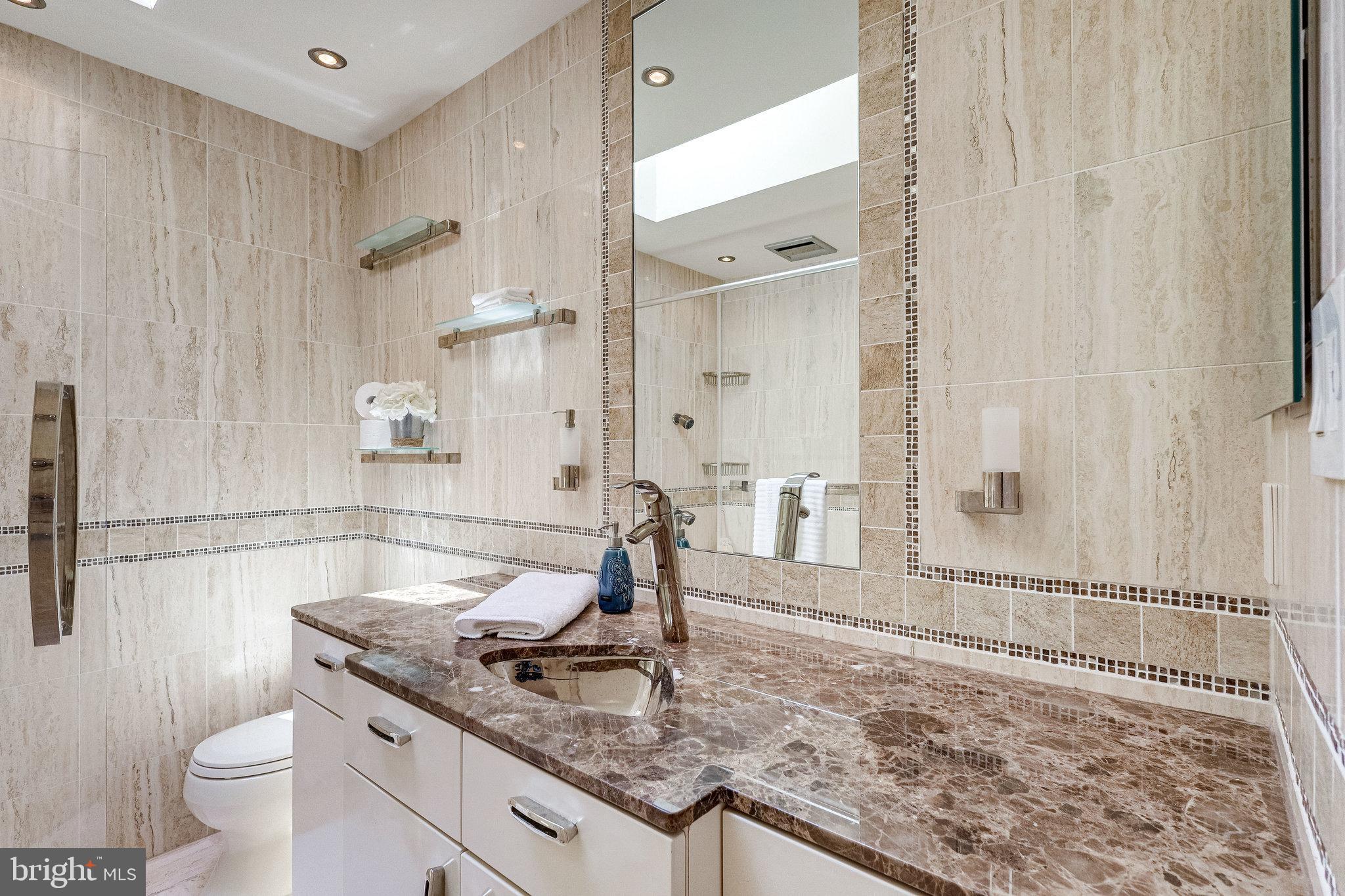 9300 Mac Swain Place Springfield, VA 22153 - Photo 27 of 47 Fabulous Tile Work - Upper Hallway Bathrooom