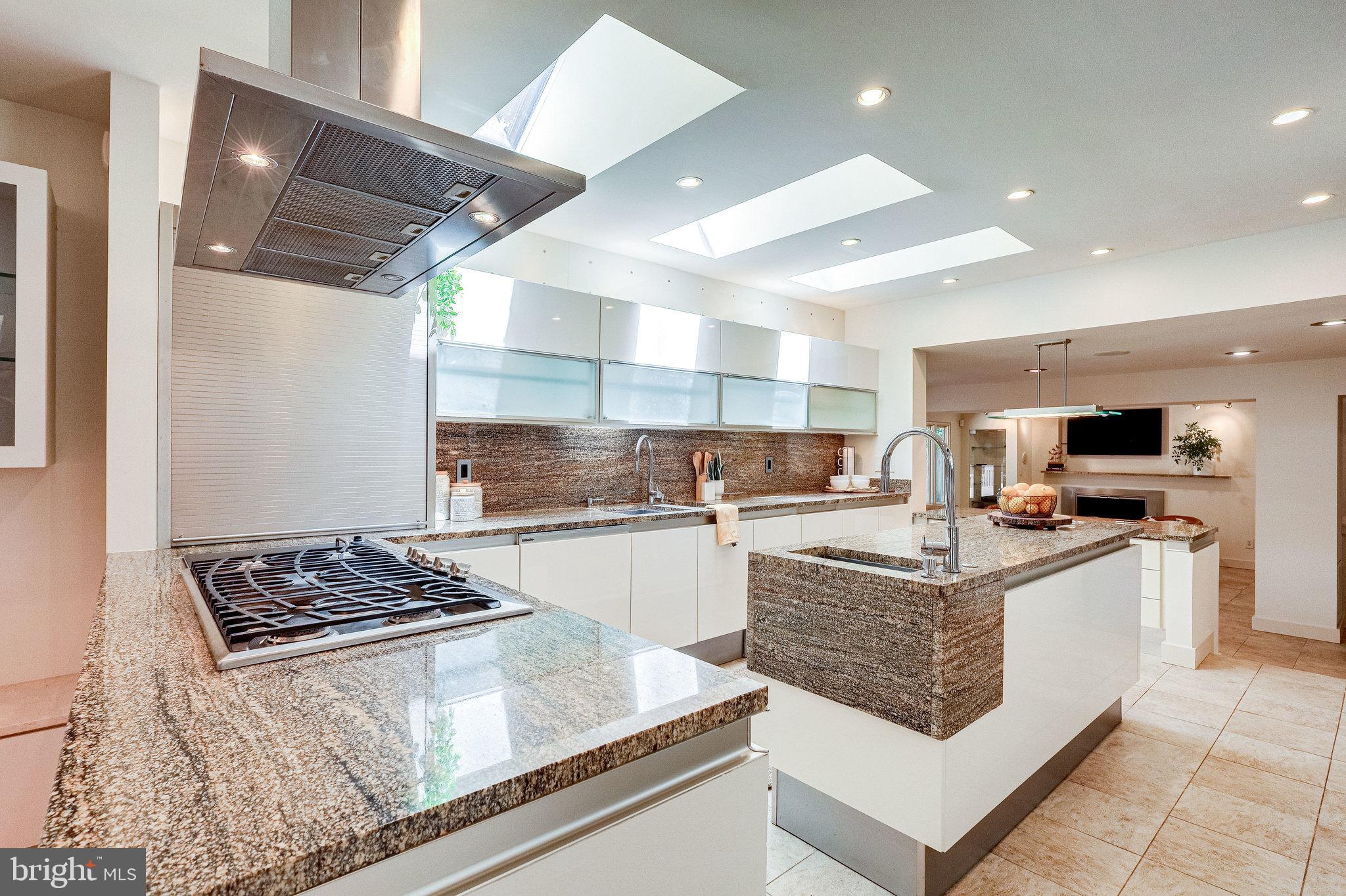 9300 Mac Swain Place Springfield, VA 22153 - Photo 4 of 47 STUNNING kitchen - an absolute must-see