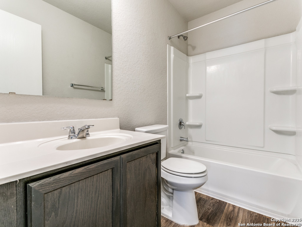 9410 Sandy Rdg Way San Antonio, TX 78239 - Photo 15 of 19 a bathroom with a sink a toilet and a bathtub