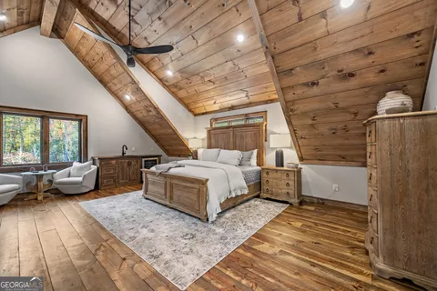 a black and white photo of a street