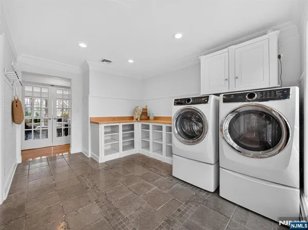 $2,399,900 | 381 Lawrence Court, Wyckoff, NJ 07481