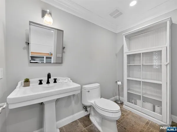 $2,399,900 | 381 Lawrence Court, Wyckoff, NJ 07481