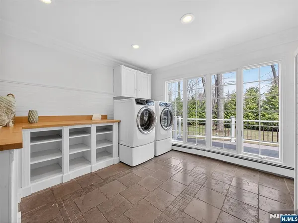 $2,399,900 | 381 Lawrence Court, Wyckoff, NJ 07481