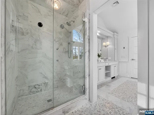 $2,399,900 | 381 Lawrence Court, Wyckoff, NJ 07481