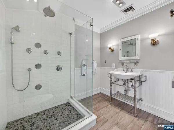 $2,399,900 | 381 Lawrence Court, Wyckoff, NJ 07481