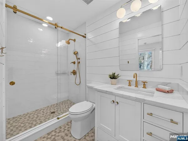 $2,399,900 | 381 Lawrence Court, Wyckoff, NJ 07481