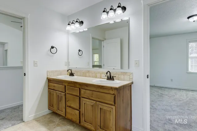 $927,900 | 2430 North Oconner Avenue, Meridian, ID 83646