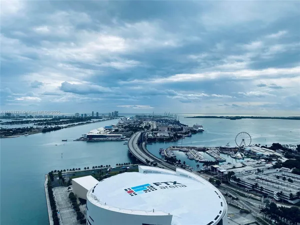 $5,200 | 888 Biscayne Boulevard, Unit 3001, Miami, FL 33132