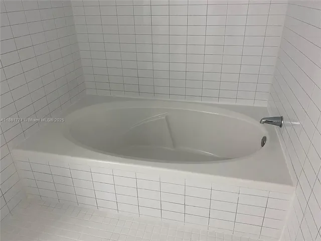 $5,350 | 888 Biscayne Boulevard, Unit 3001, Miami, FL 33132