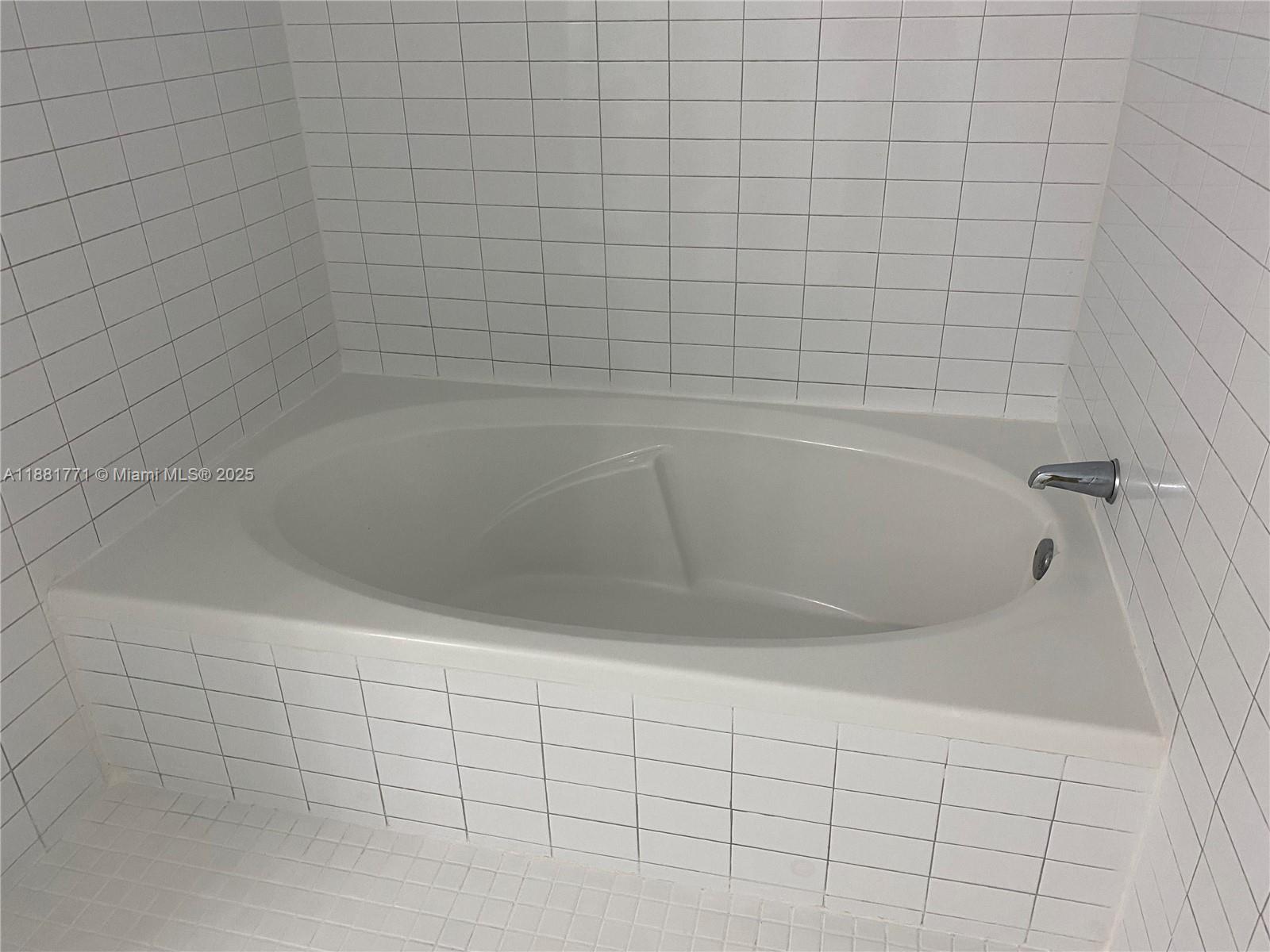 888 Biscayne Boulevard, Unit 3001 Miami, FL 33132 - Photo 20 of 34