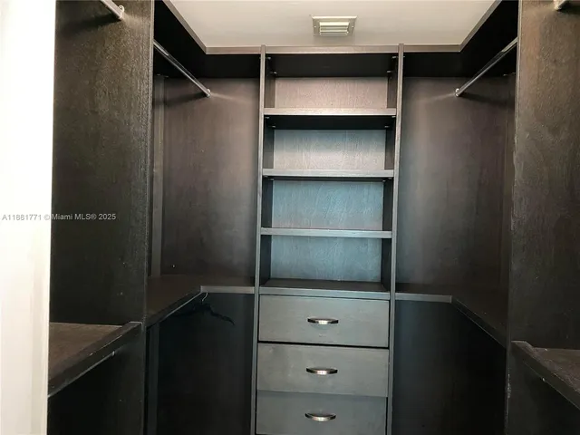 $5,350 | 888 Biscayne Boulevard, Unit 3001, Miami, FL 33132