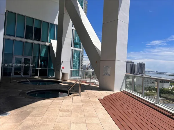 $5,200 | 888 Biscayne Boulevard, Unit 3001, Miami, FL 33132