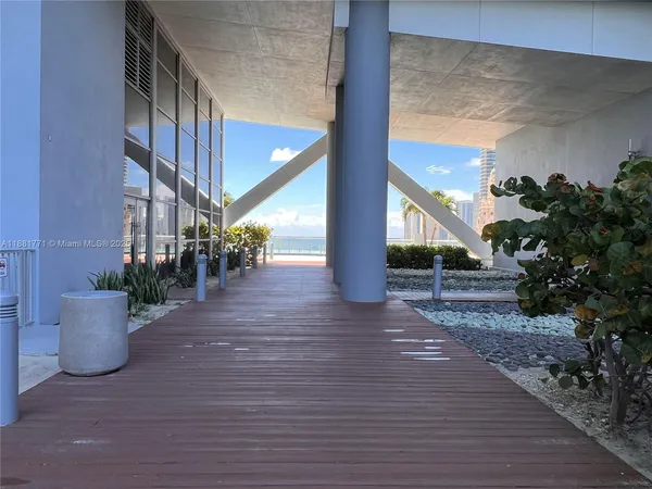 $5,200 | 888 Biscayne Boulevard, Unit 3001, Miami, FL 33132