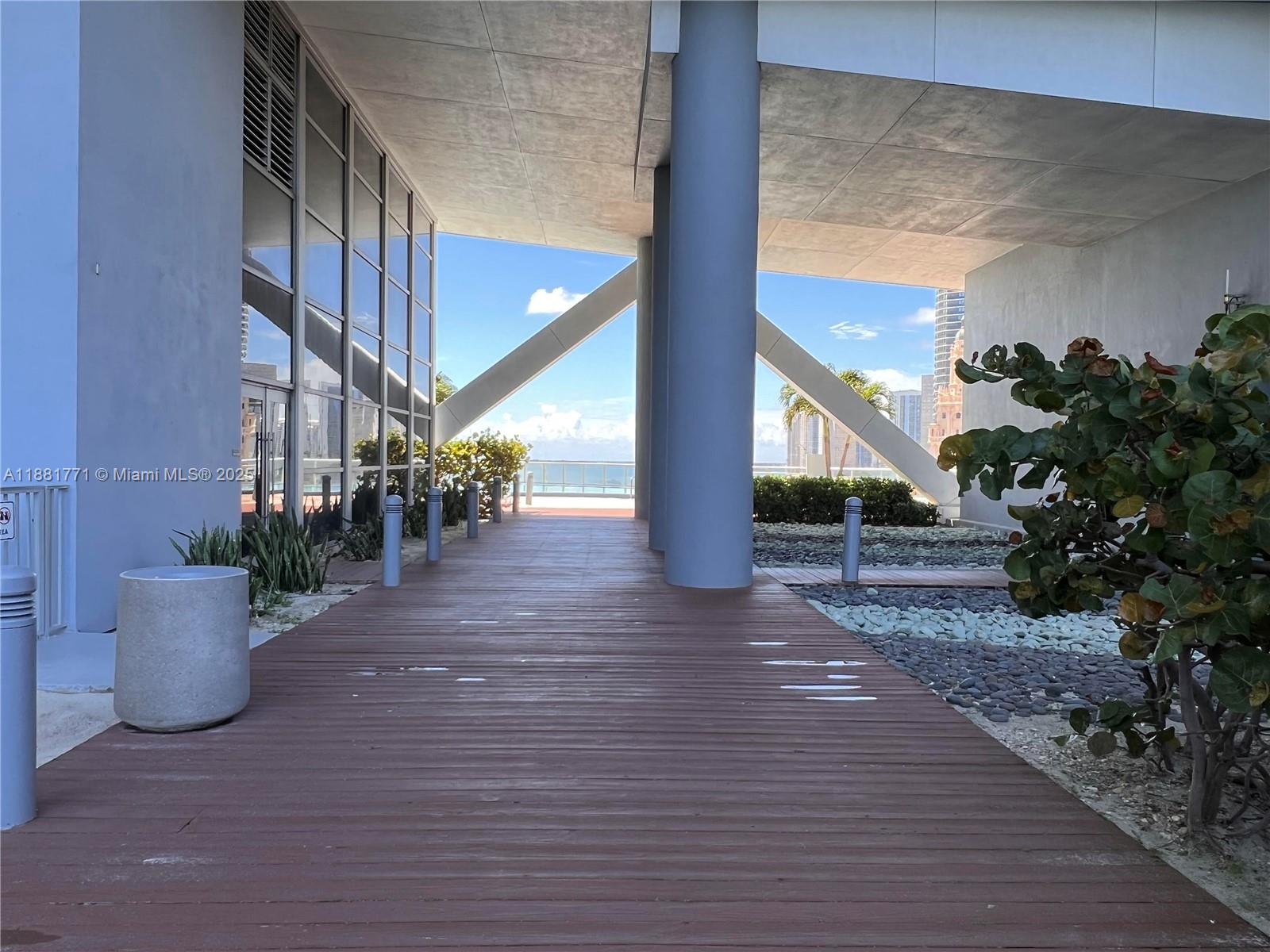 888 Biscayne Boulevard, Unit 3001 Miami, FL 33132 - Photo 32 of 34