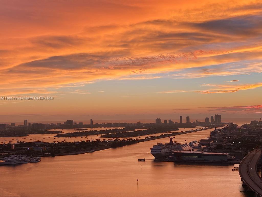 888 Biscayne Boulevard, Unit 3001 Miami, FL 33132 - Photo 33 of 34