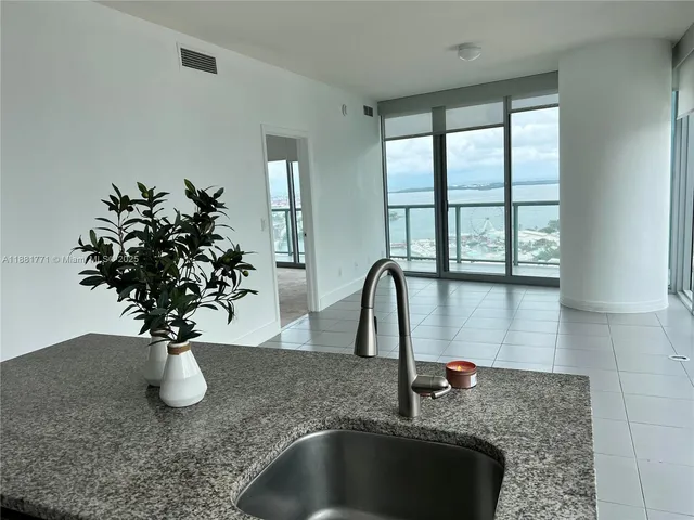 $5,350 | 888 Biscayne Boulevard, Unit 3001, Miami, FL 33132