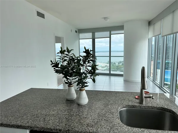 $5,200 | 888 Biscayne Boulevard, Unit 3001, Miami, FL 33132