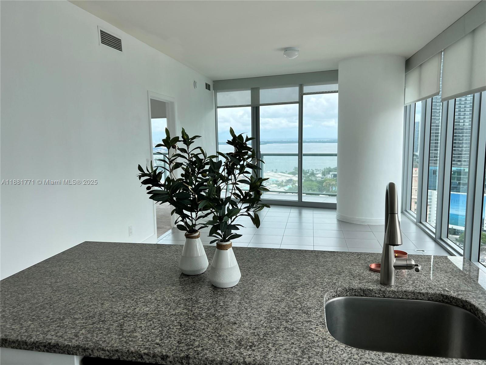 888 Biscayne Boulevard, Unit 3001 Miami, FL 33132 - Photo 6 of 34