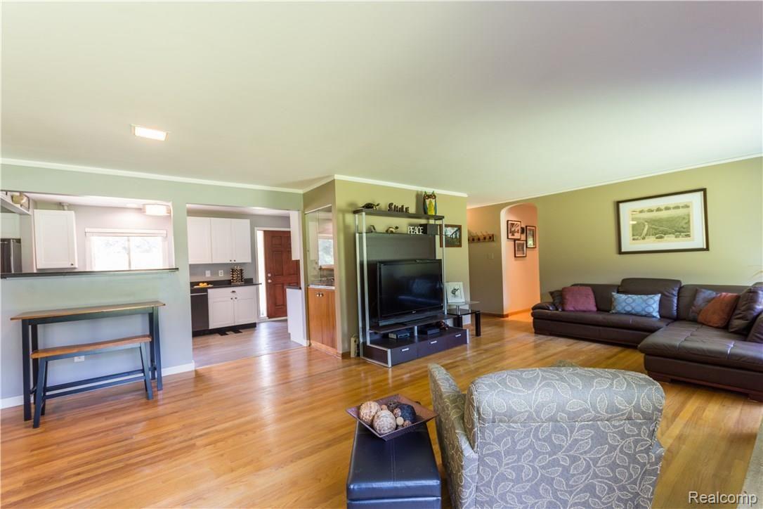 4630 Pickering Road Bloomfield Hills, MI 48301 - Photo 14 of 39 Pickering-10.jpg