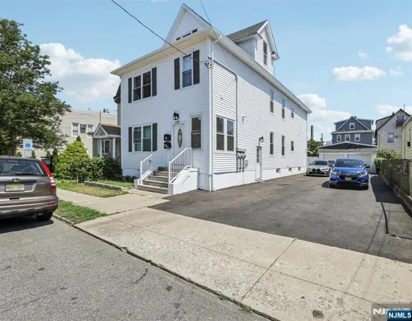 $3,500 | 115 Wallington Avenue, Unit 2, Wallington, NJ 07057