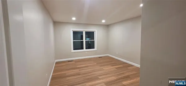 $3,500 | 115 Wallington Avenue, Unit 2, Wallington, NJ 07057